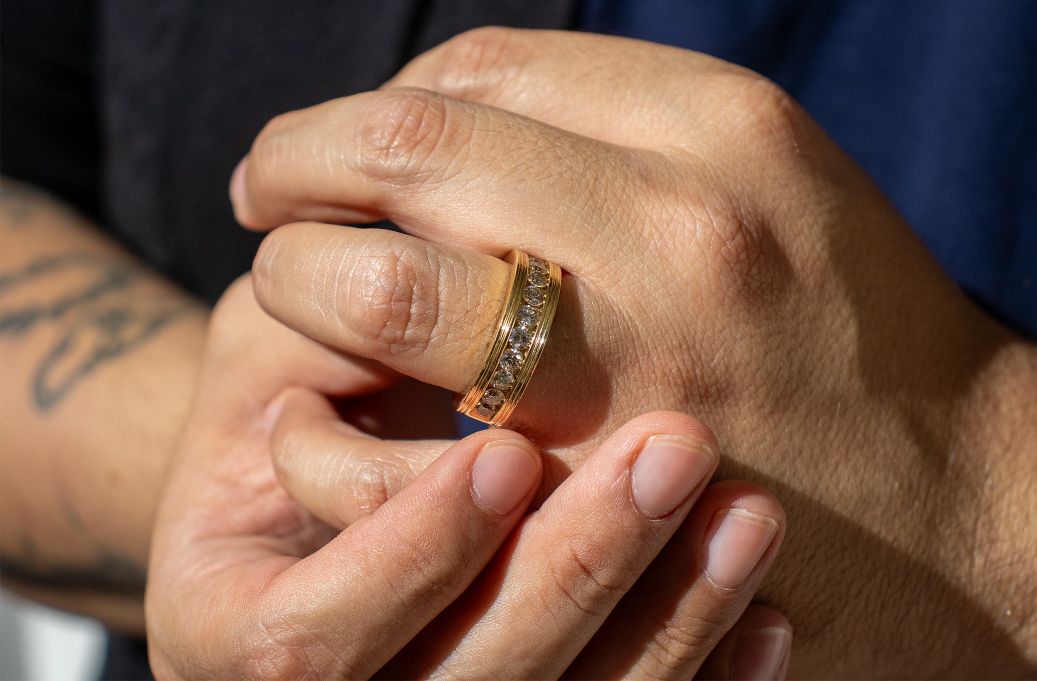 Mens Single Row Natural Diamond Wedding Band