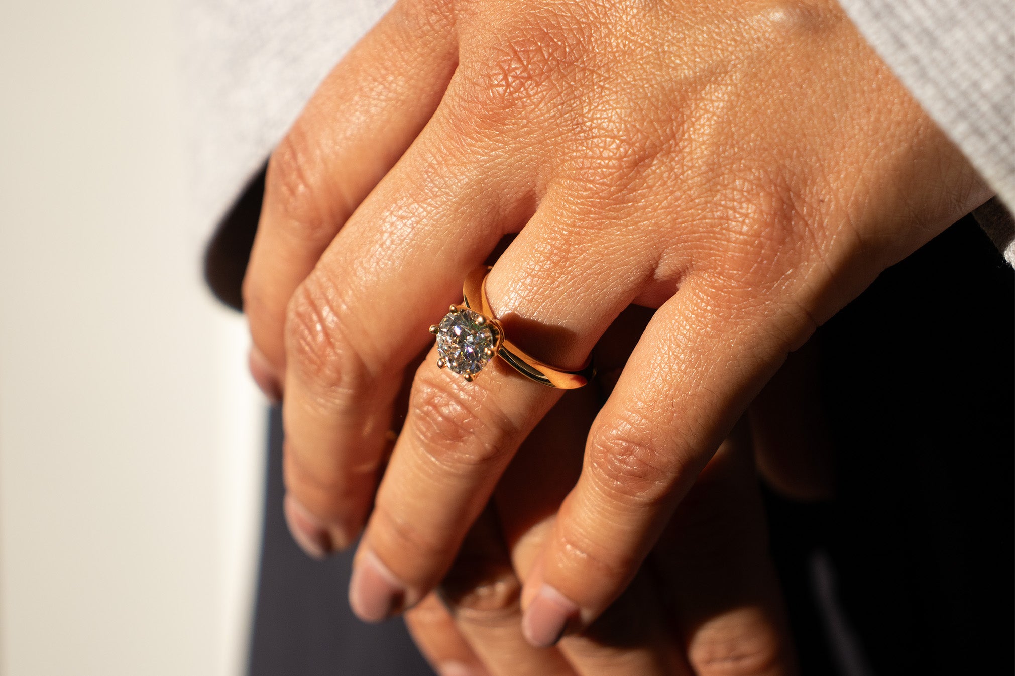 14K Gold Round Cut Engagement Ring with 6 Pring Setting